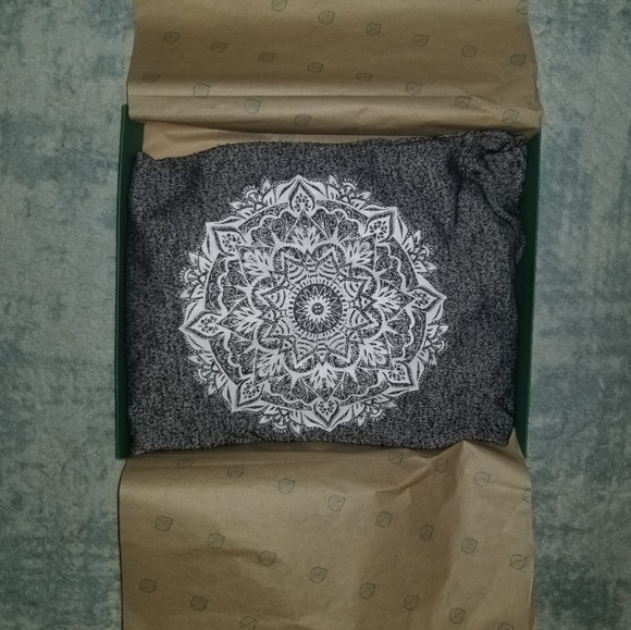 Twik exclusivité simons . hood for women very soft fabric comfortable . - Picture 8 of 13